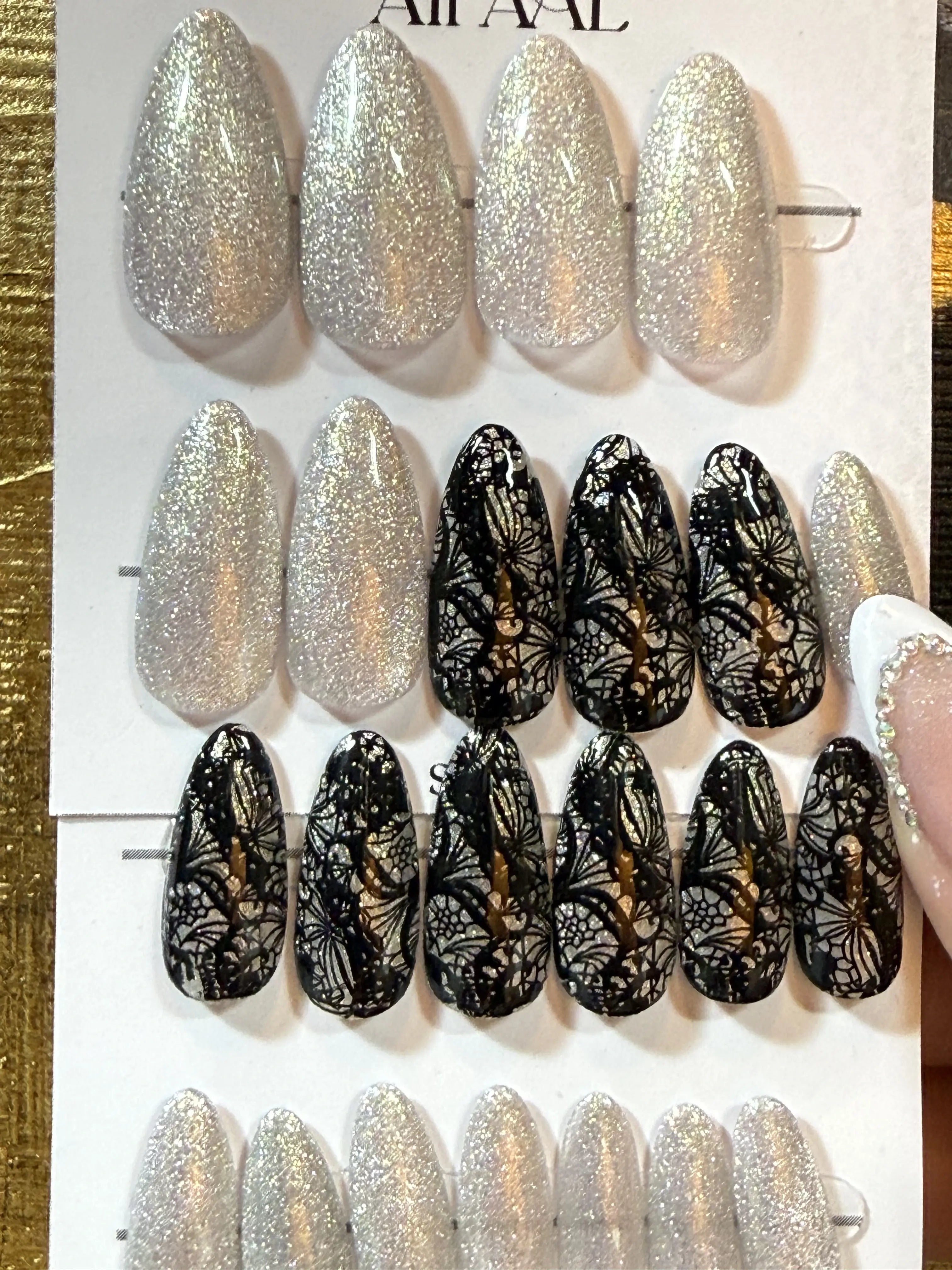 All'AAl Beauty – Luxury Handmade Soft Gel Press-On Nails | Glitter Cat Eye & Black | Medium Almond